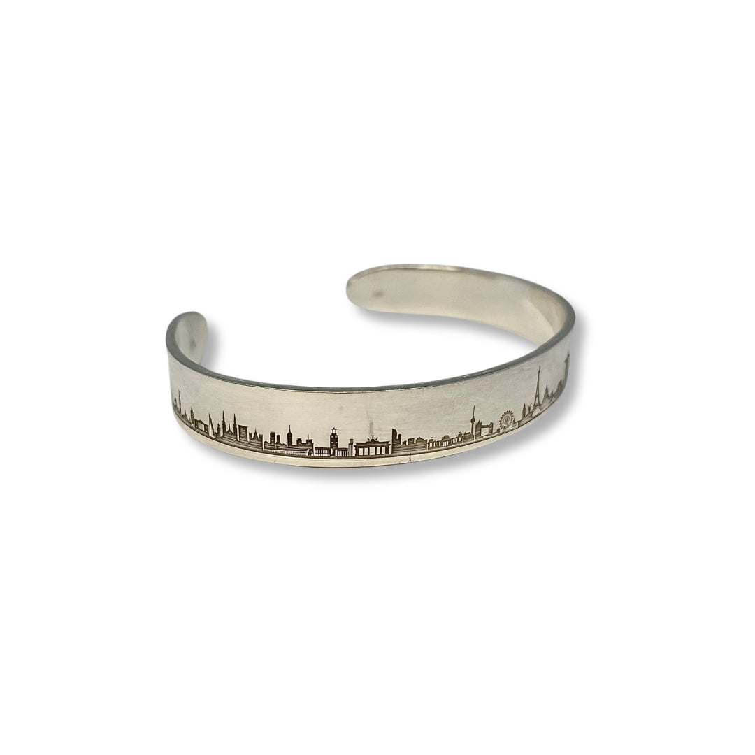 Lesunja Bangle Silver 50013887 with World Skyline engraving, matted circle design.
