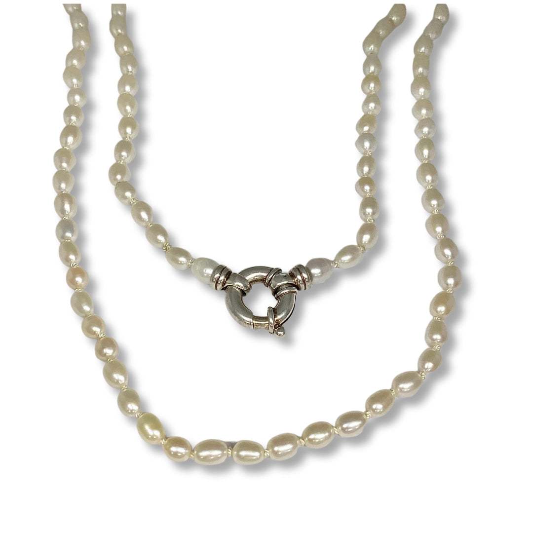 white necklace silver pearls