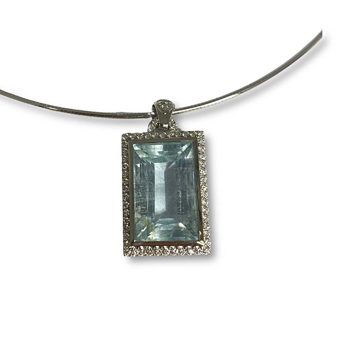 Lesunja Magnifique Necklace Platinum Aquamarine Diamonds, detail view, Lesunja atelier Zurich