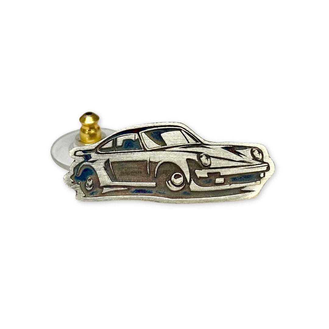 Lesunja Pin Silver Porsche Engraving, detail view, Lesunja atelier Zurich