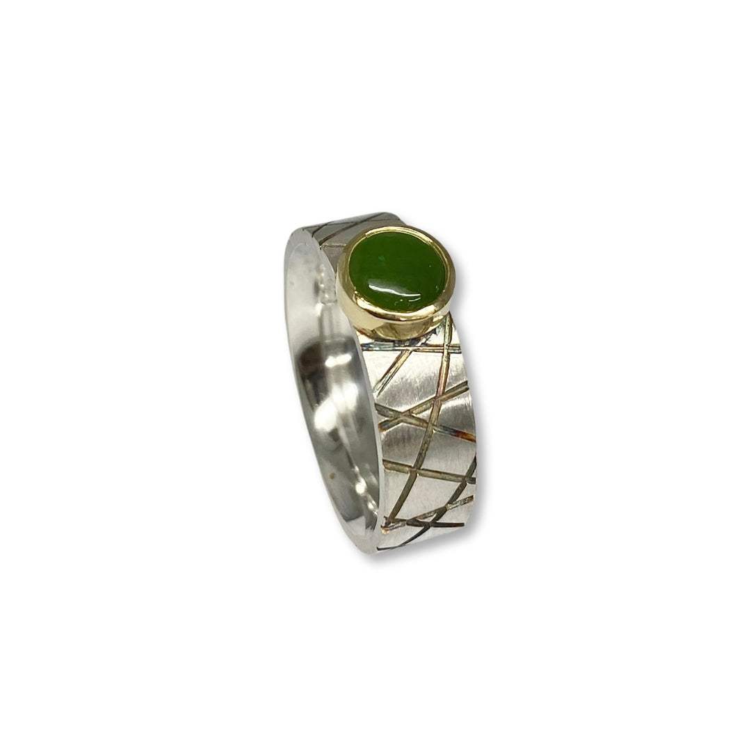 Lesunja Ring Silver Yellow Gold Green Jade, detail view, Lesunja atelier Zurich