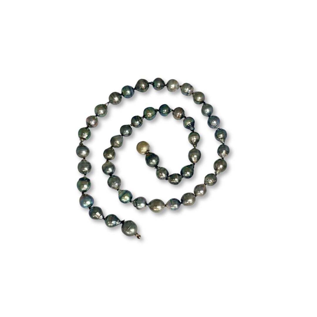 Lesunja Tahiti Pearl Necklace Black Silk, detail view, Lesunja atelier Zurich