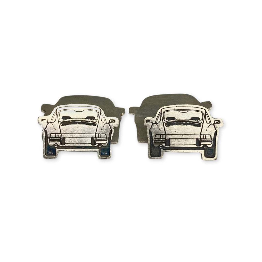 Lesunja cufflinks silver Porsche engraving, detail view, Lesunja atelier Zurich