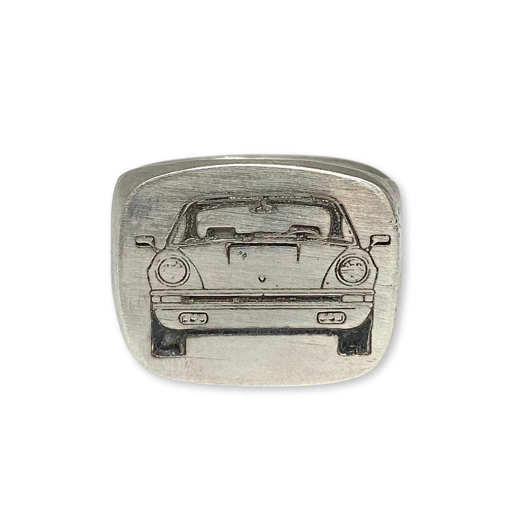Lesunja signet ring in silver engraved with a Porsche