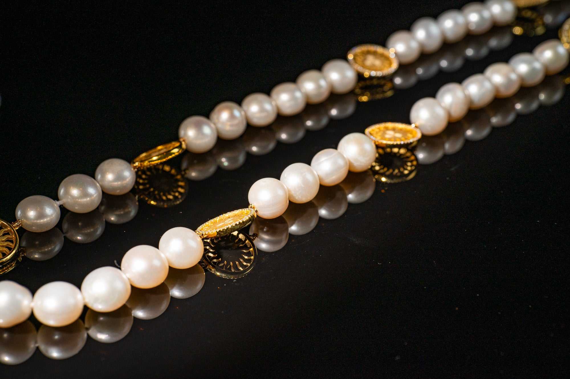 Lesunja St. Moritz Sun Pearl Necklace, detail view, Lesunja atelier Zurich