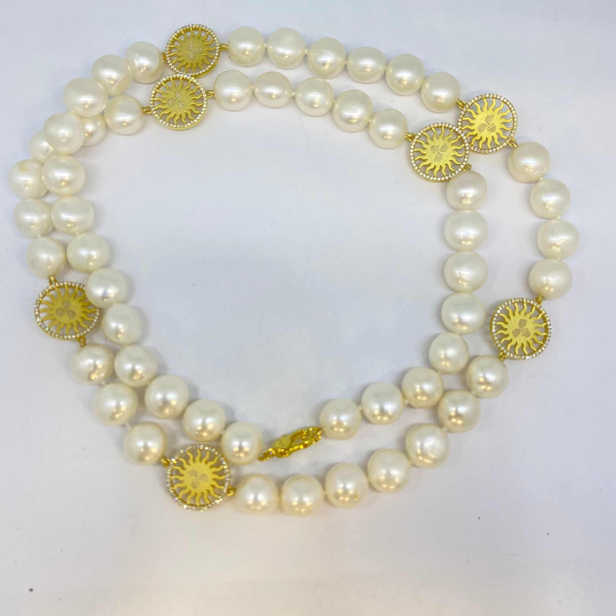 Lesunja St. Moritz Sun Pearl Necklace, detail view, Lesunja atelier Zurich