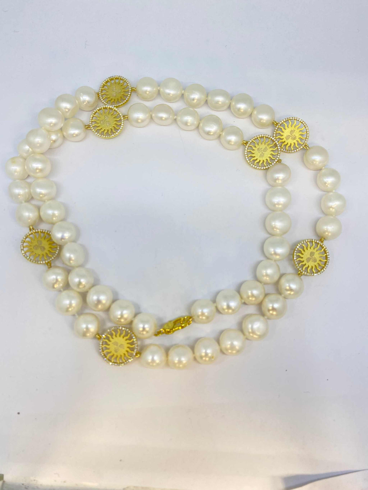 Lesunja St. Moritz Sun Pearl Necklace, detail view, Lesunja atelier Zurich