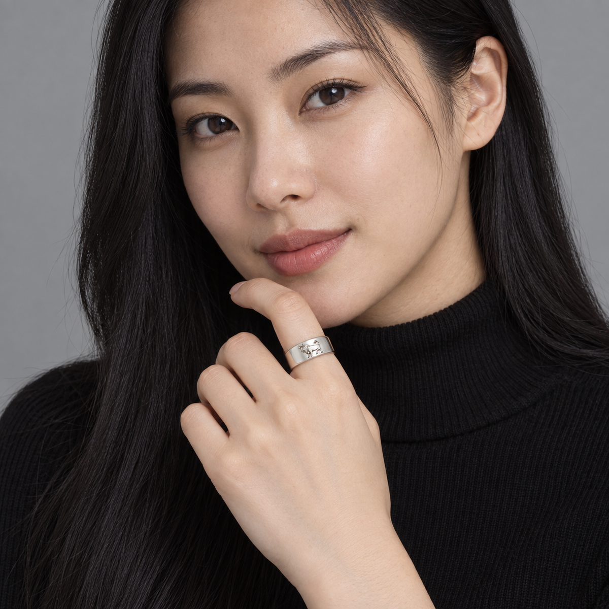 Model wearing the Lesunja Zodiac Taurus Silver Ring