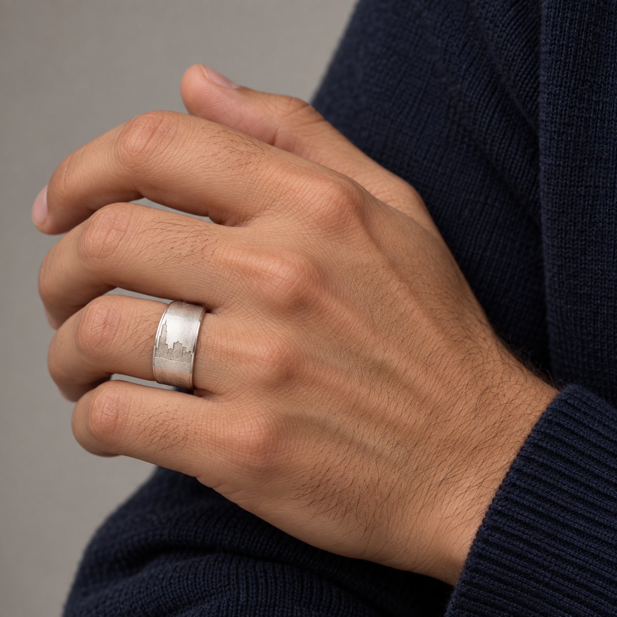 Model wearing the Lesunja Stripe Matt Skyline Stuttgart Silver Ring
