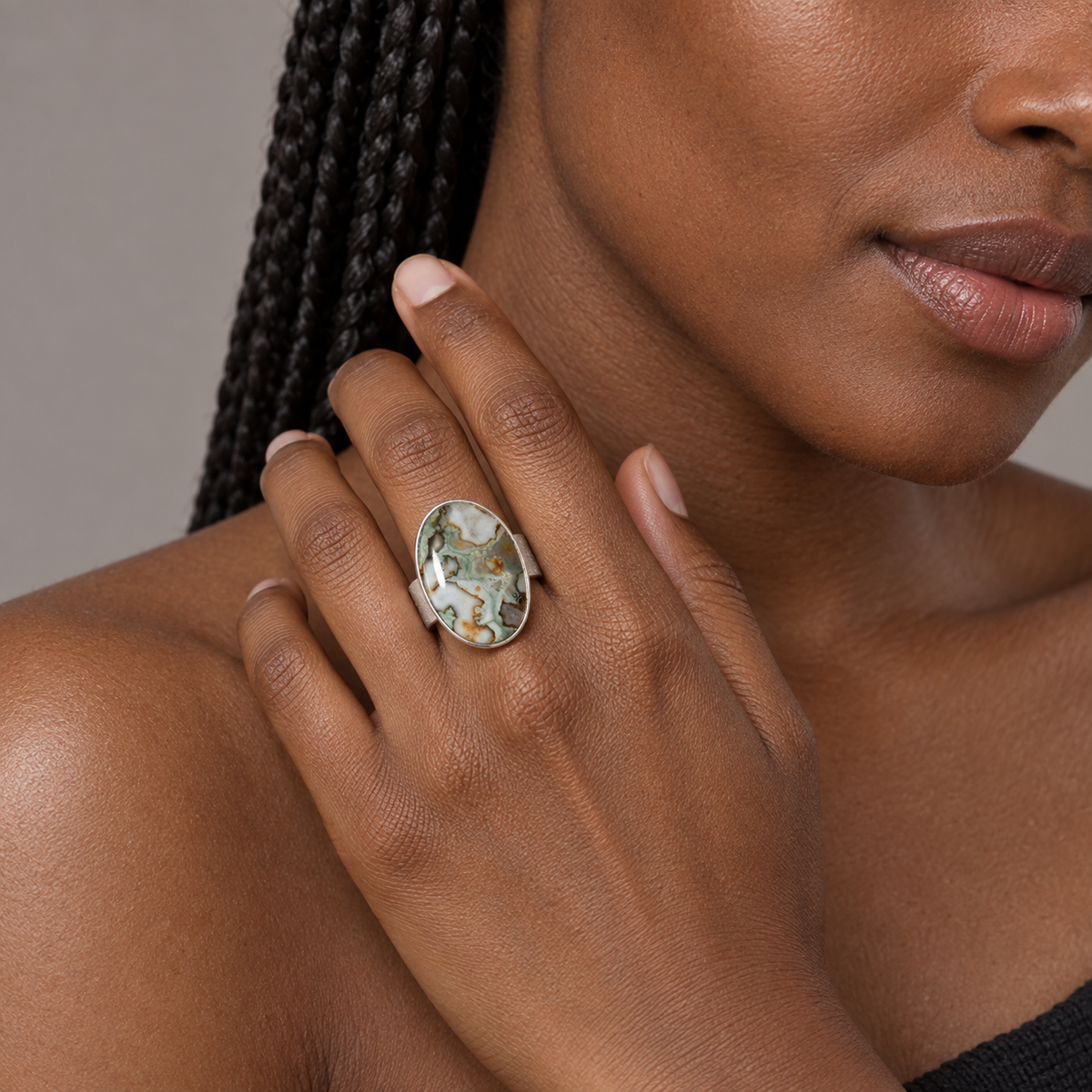 Model wearing the Lesunja Silver Agate Ring Green and White Cabochon Size 58.5