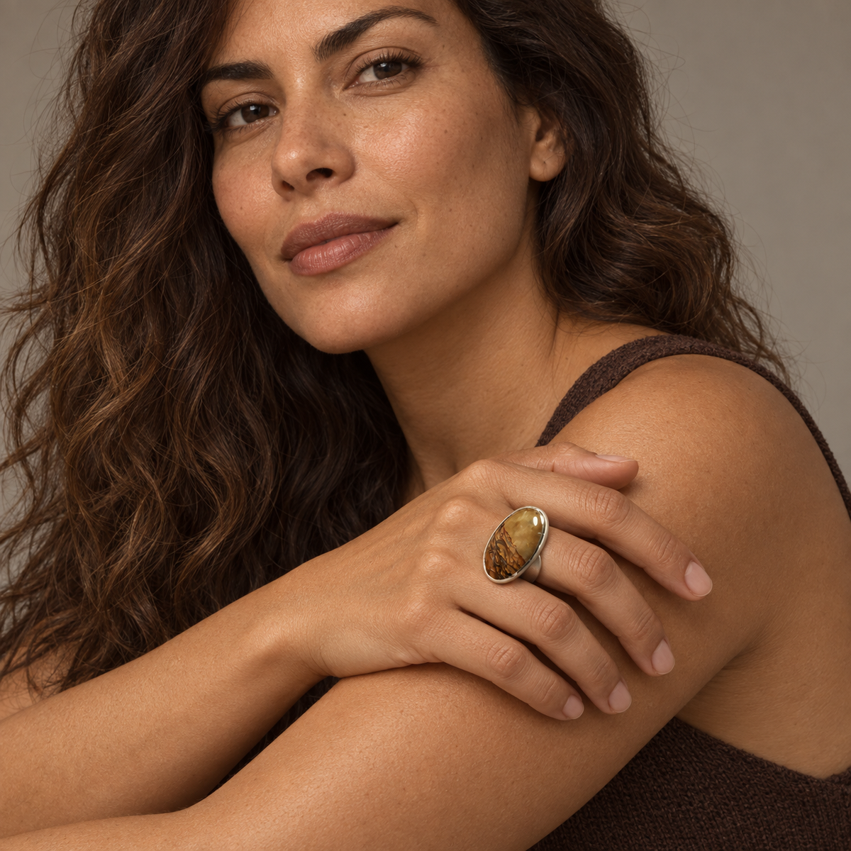 Model wearing the Lesunja Silver Agate Ring Brown Landscape Cabochon