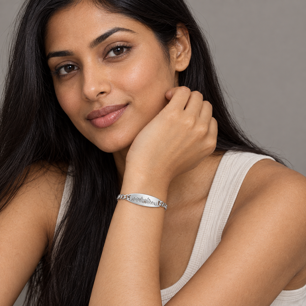 Model wearing the Lesunja Skyline New York Silver Bracelet