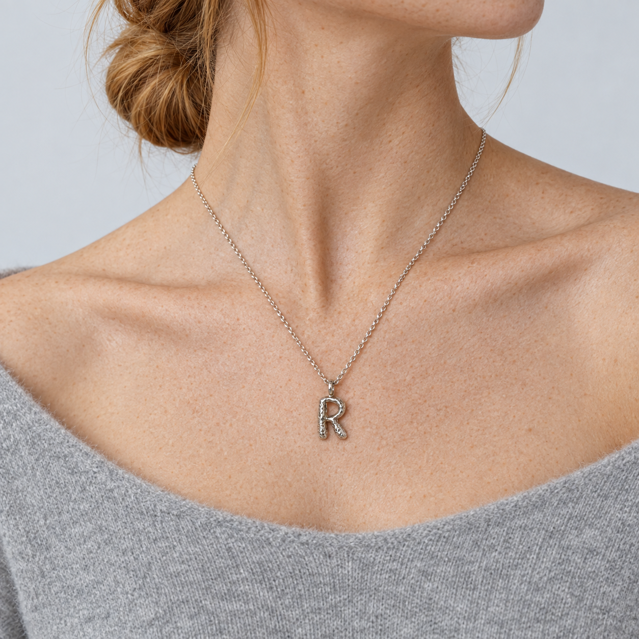 Model wearing the Lesunja Silver Letter R Necklace