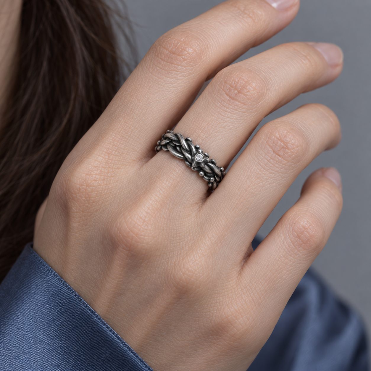 Model wearing the Lesunja Hiding Treasure Silver Ring
