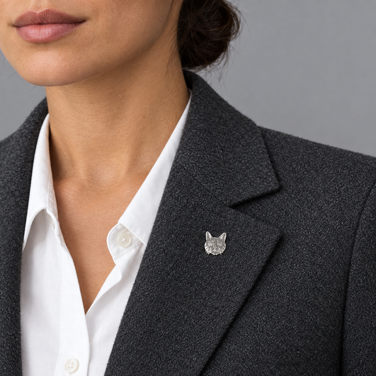 Model wearing the Lesunja Pin Silver Cat