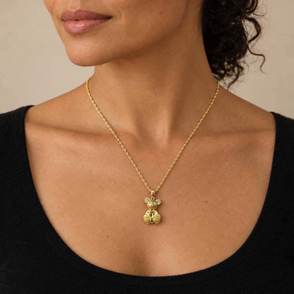 Model wearing the Lesunja Breuninger Necklace 18K Gold 18 x 0.08ct Diamonds