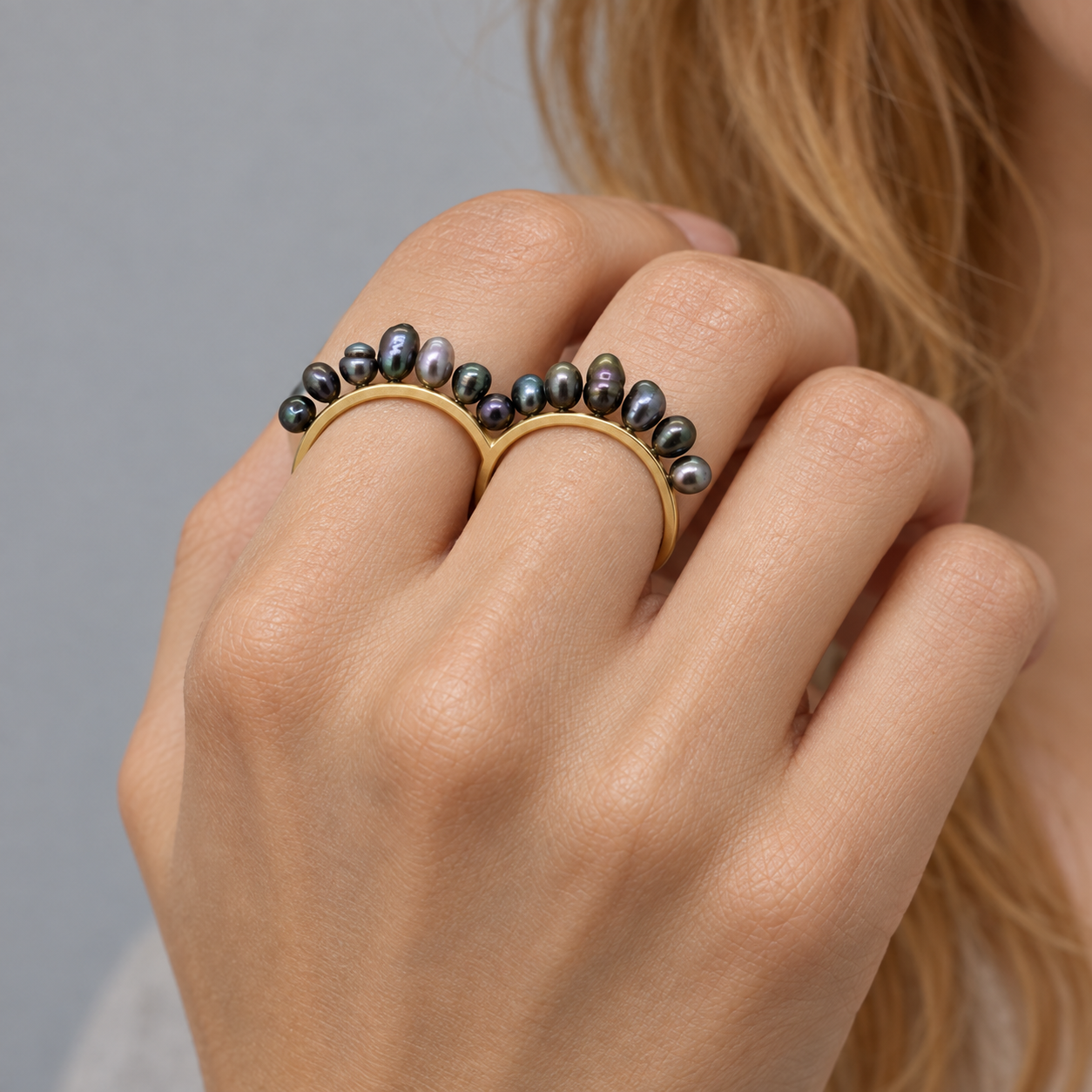 Model wearing the Lesunja Jet Set St. Tropez Yellow Gold Pearl Tow Finger Ring