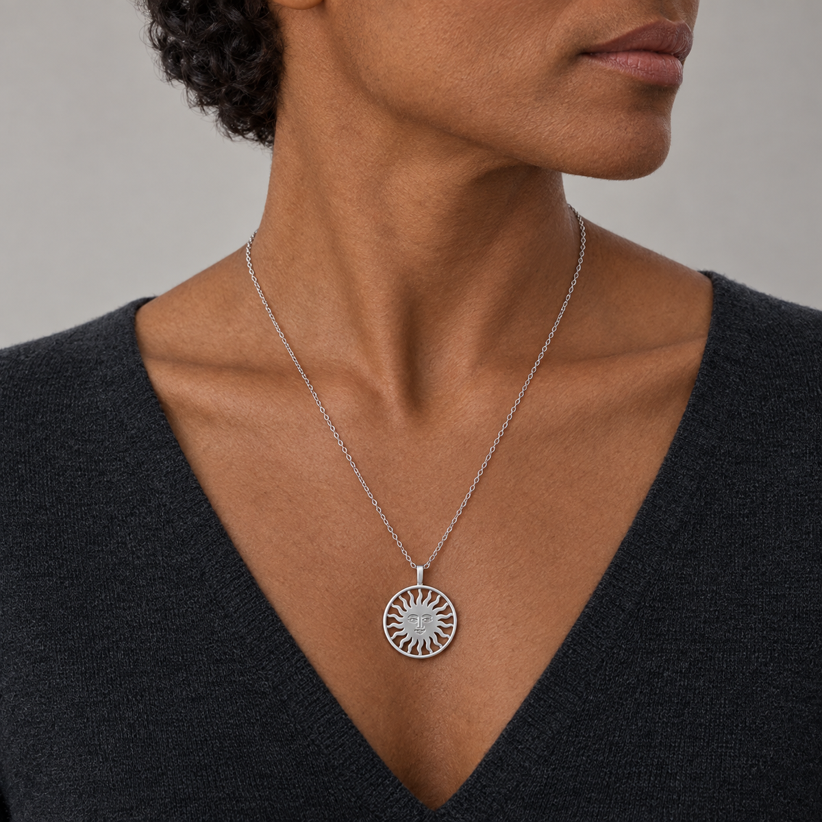 Model wearing the Lesunja St. Moritz Sun Necklace Medium Platinum 950 Long Chain