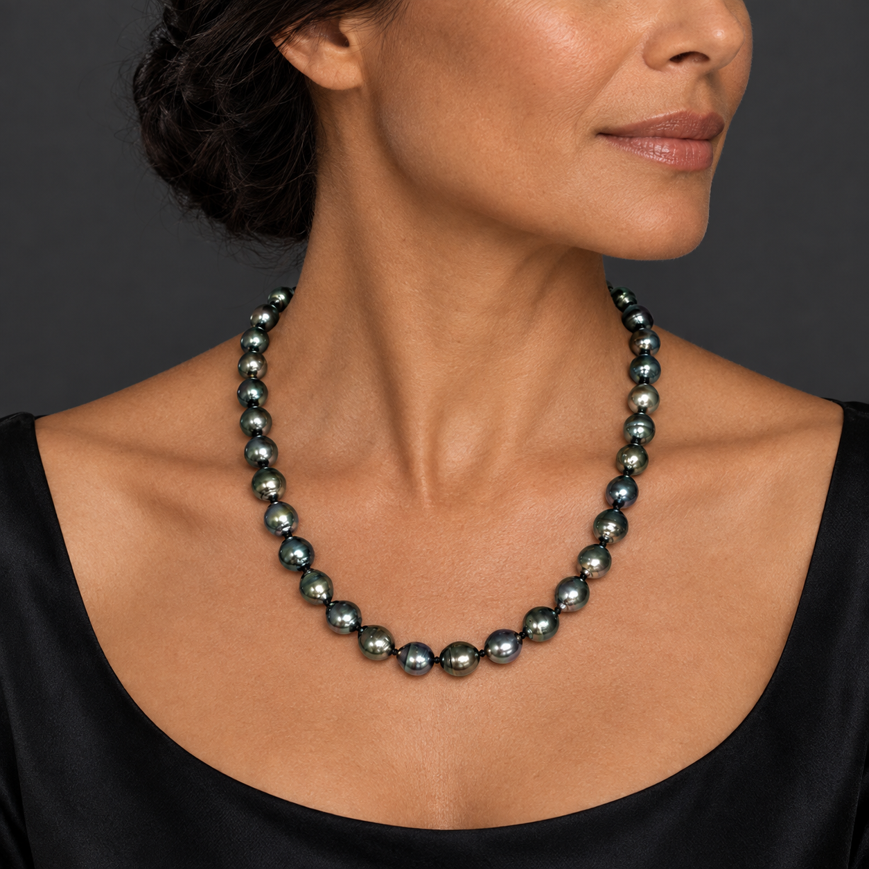 Model wearing the Lesunja Tahiti Pearl Necklace Black Silk
