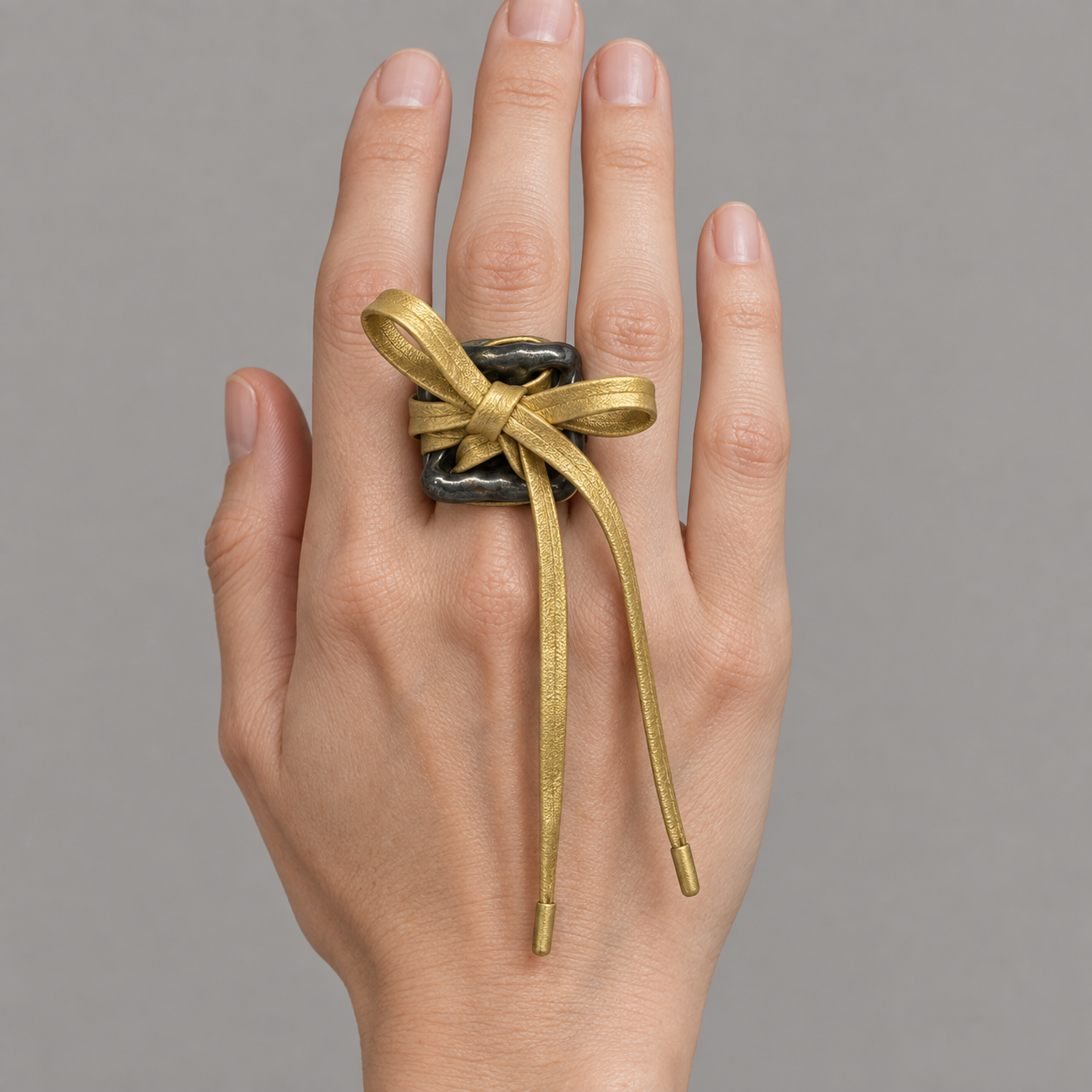 Model wearing the Lesunja Art Statement Ring Blackened Silver 925 Walking Inspiration
