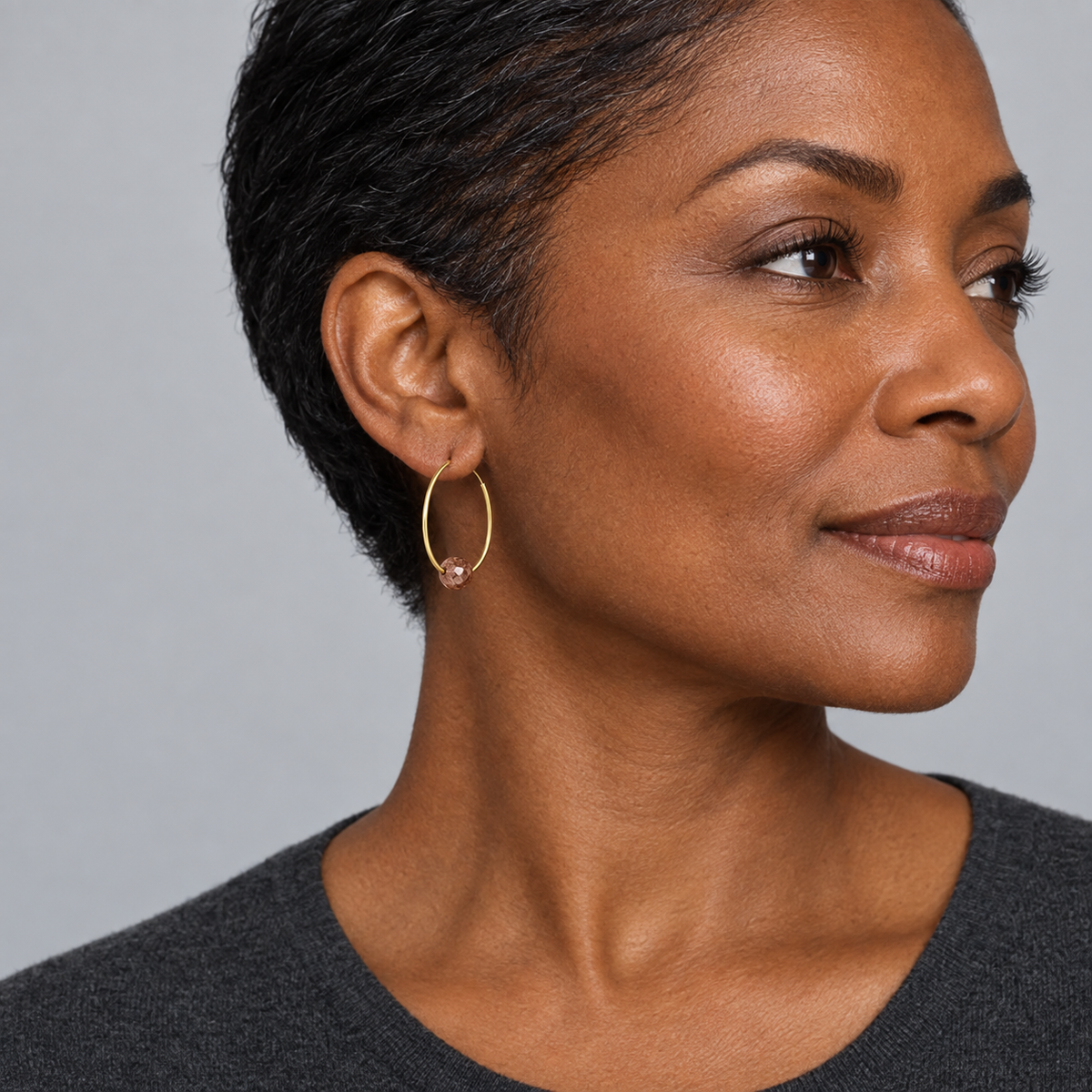 Model wearing the Lesunja Yellow Gold Hoop Classic brown Diamonds 02