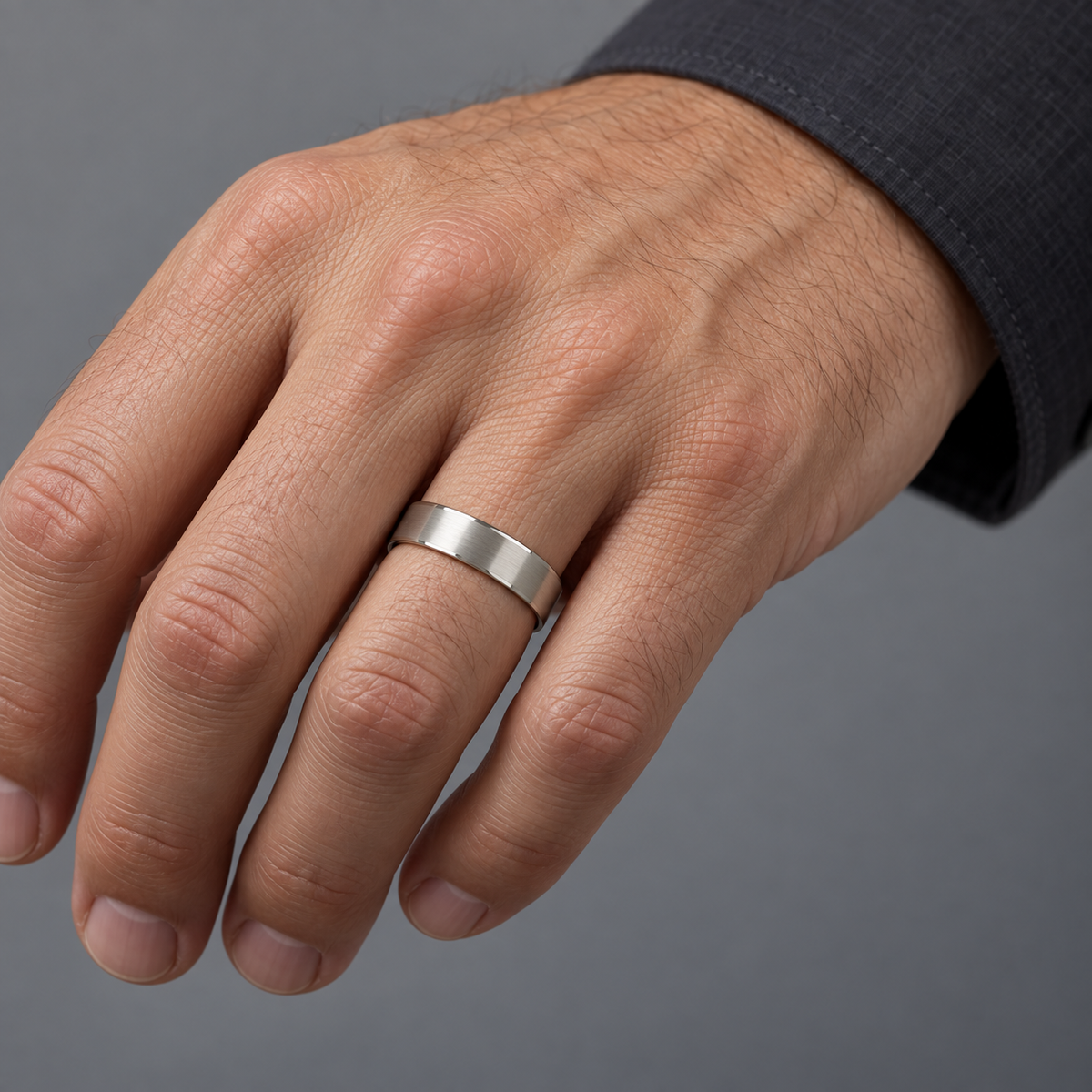 Model wearing the Lesunja Wedding Ring Platinum
