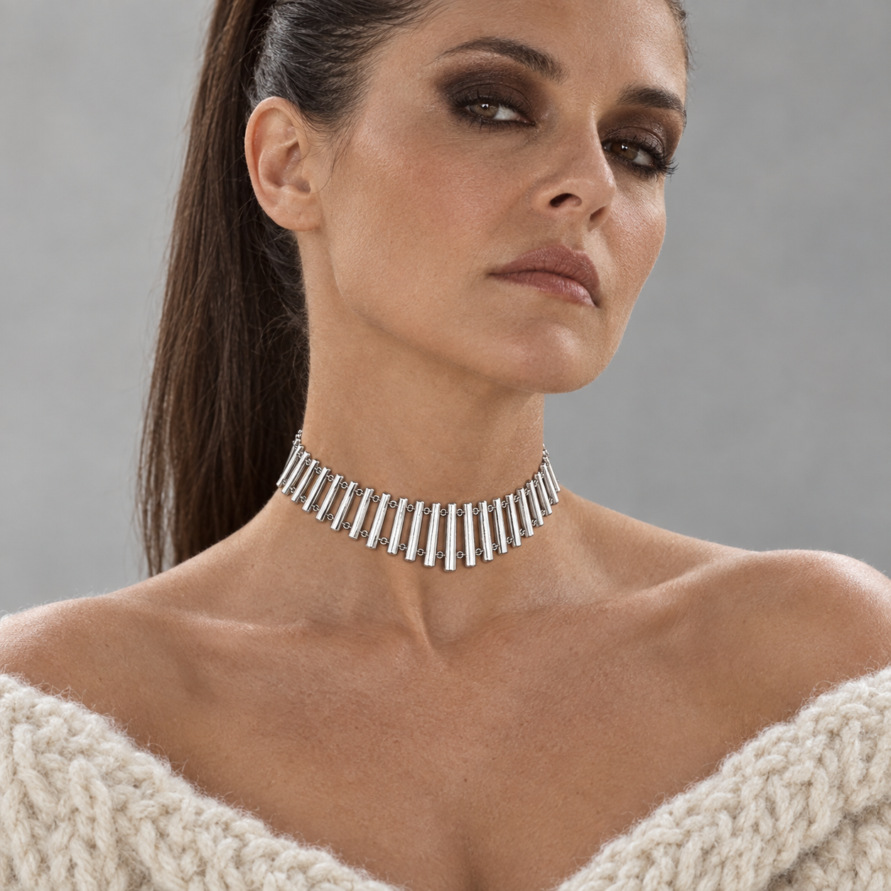 Model wearing the Lesunja Contemporary Mojo Pure Silver Chain