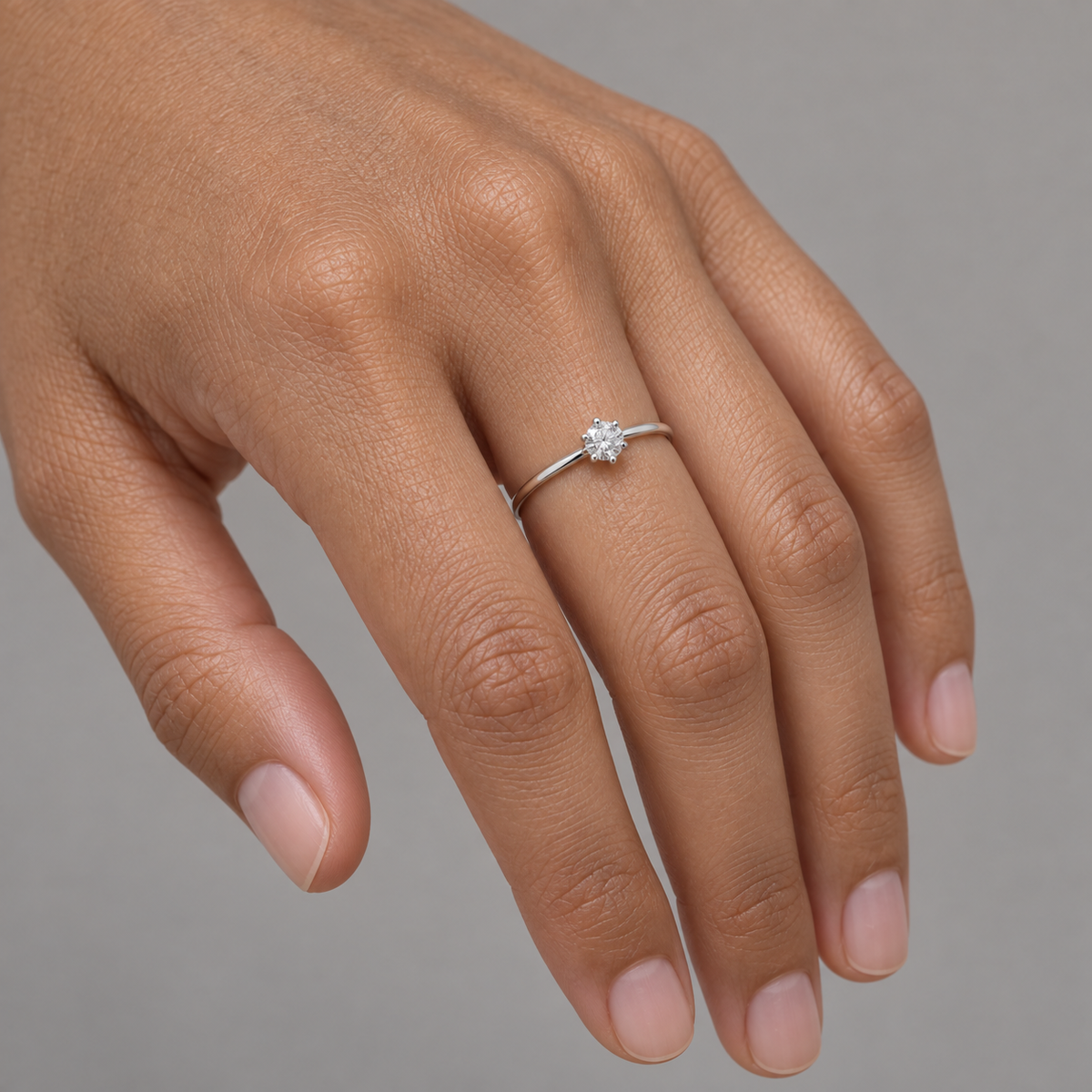 Model wearing the Lesunja Diamond White Gold Ring Solitaire