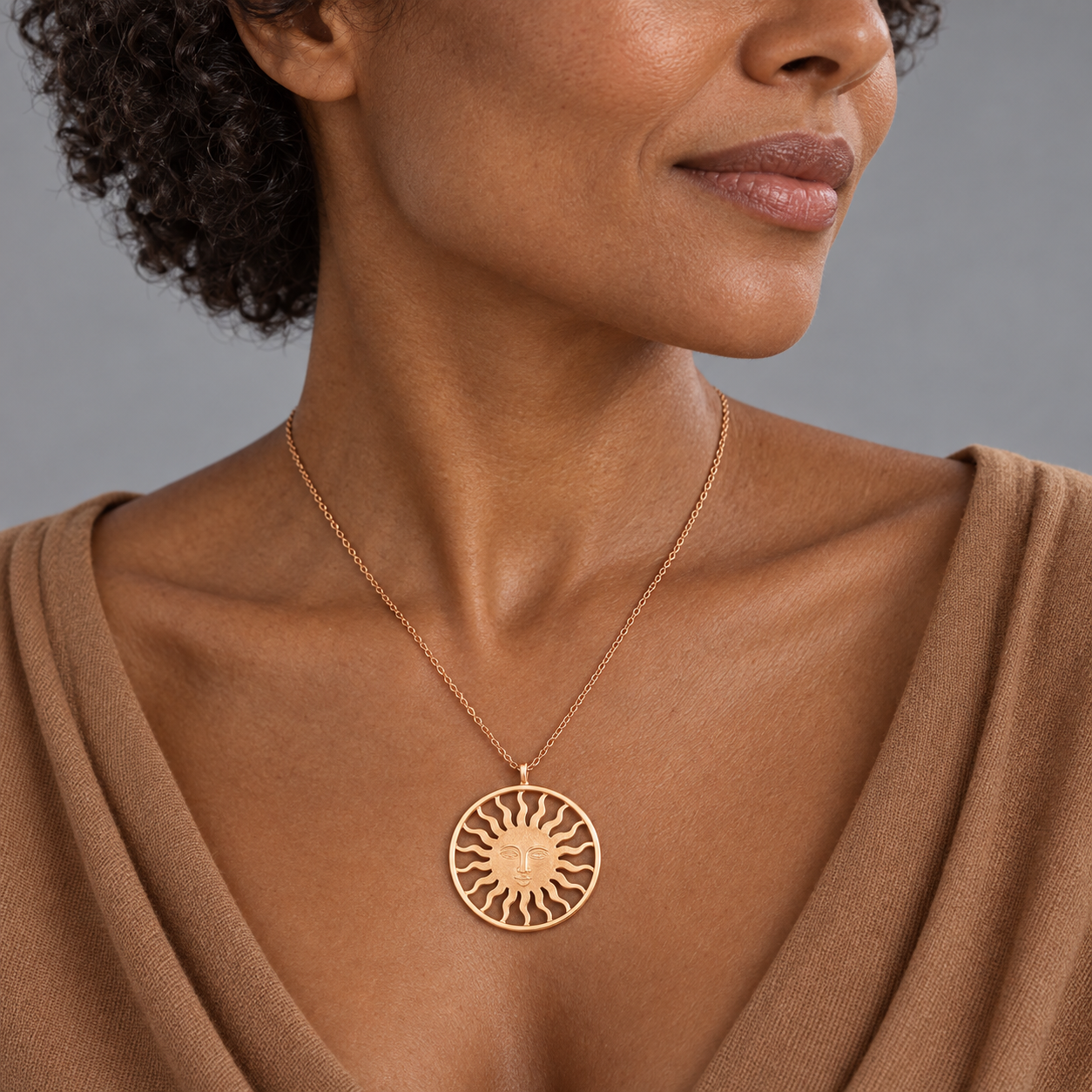 Model wearing the Lesunja St. Moritz Sun Necklace Large Rosé Gold