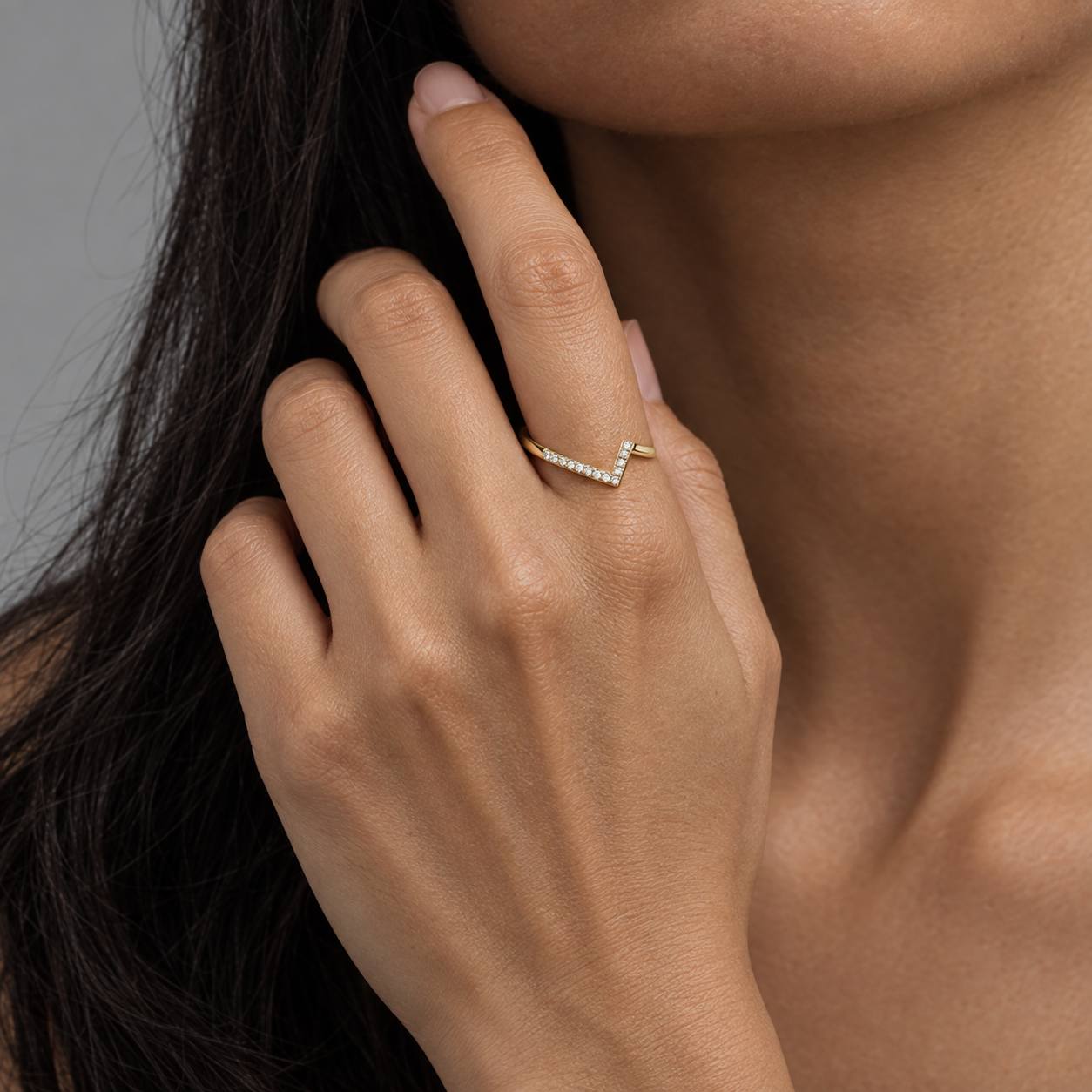 Model wearing the Lesunja Double L Yellow Gold 18K Ring