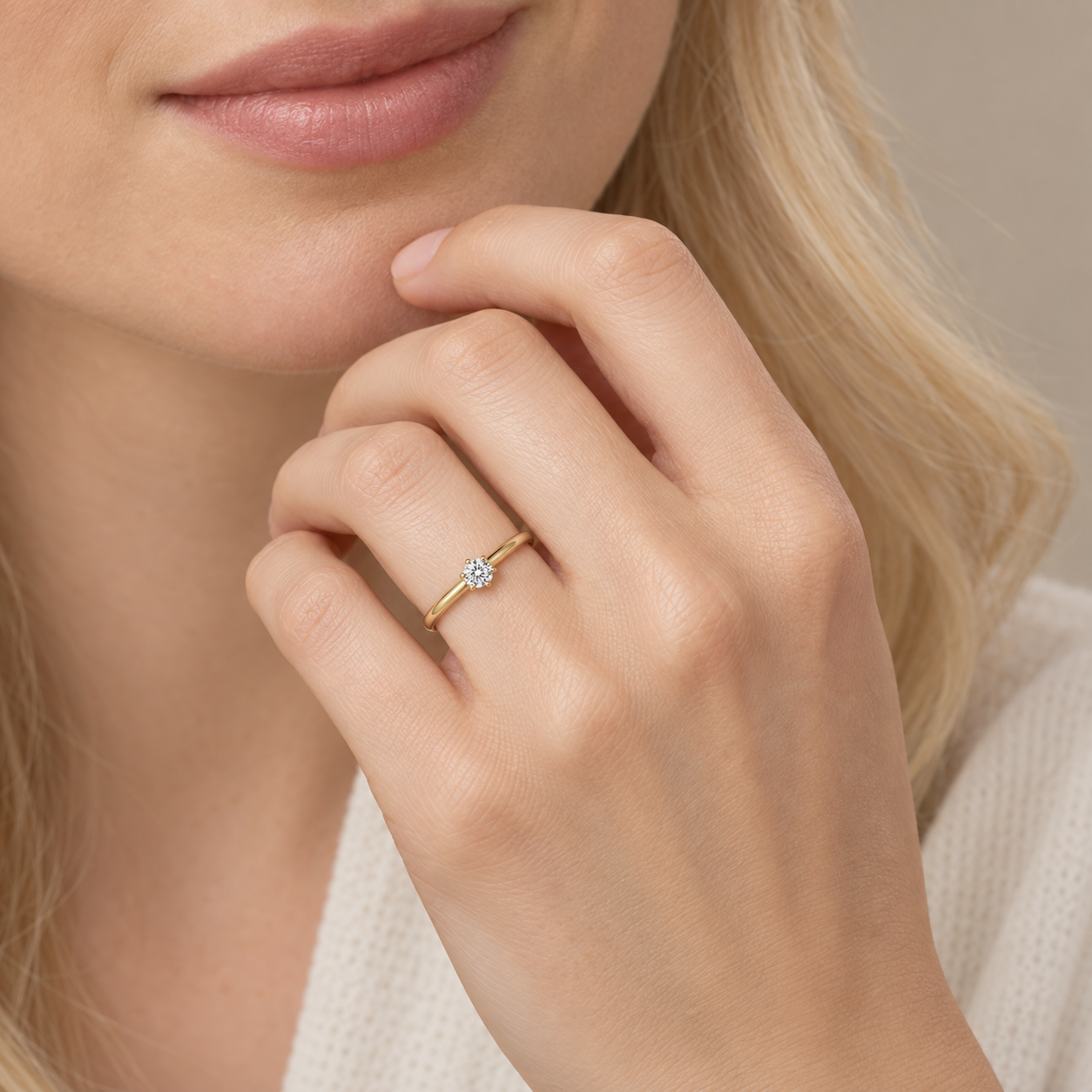 Model wearing the Lesunja Sunshine And Happiness Yellow Gold Ring