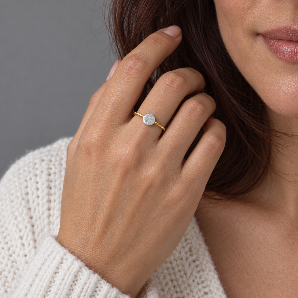 Model wearing the Lesunja Corduroy Yellow Gold and Platinum Wedding Ring