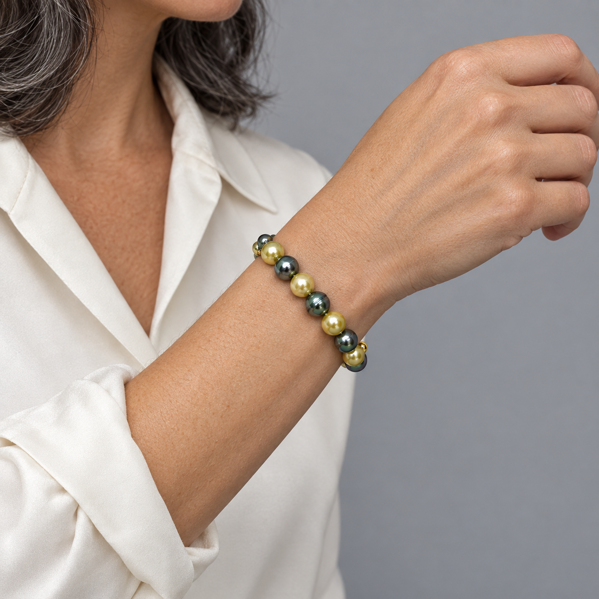 Model wearing the Lesunja Sweet Pearls From The South Bracelet