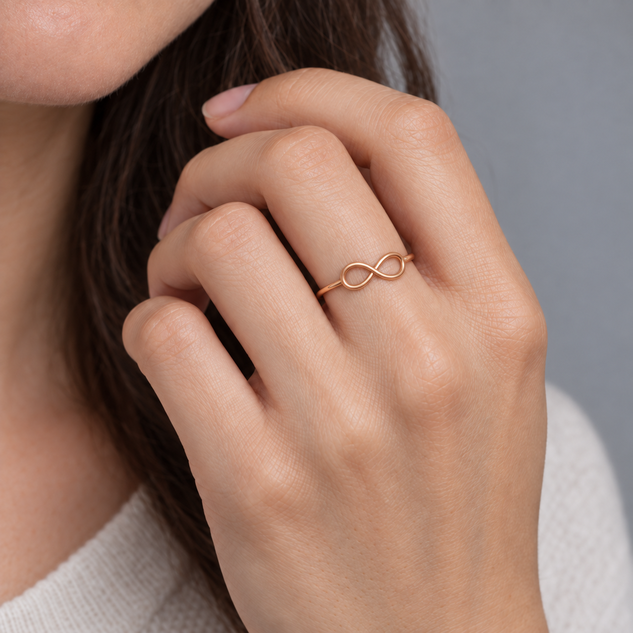 Model wearing the Lesunja Infinity Rose Gold Ring