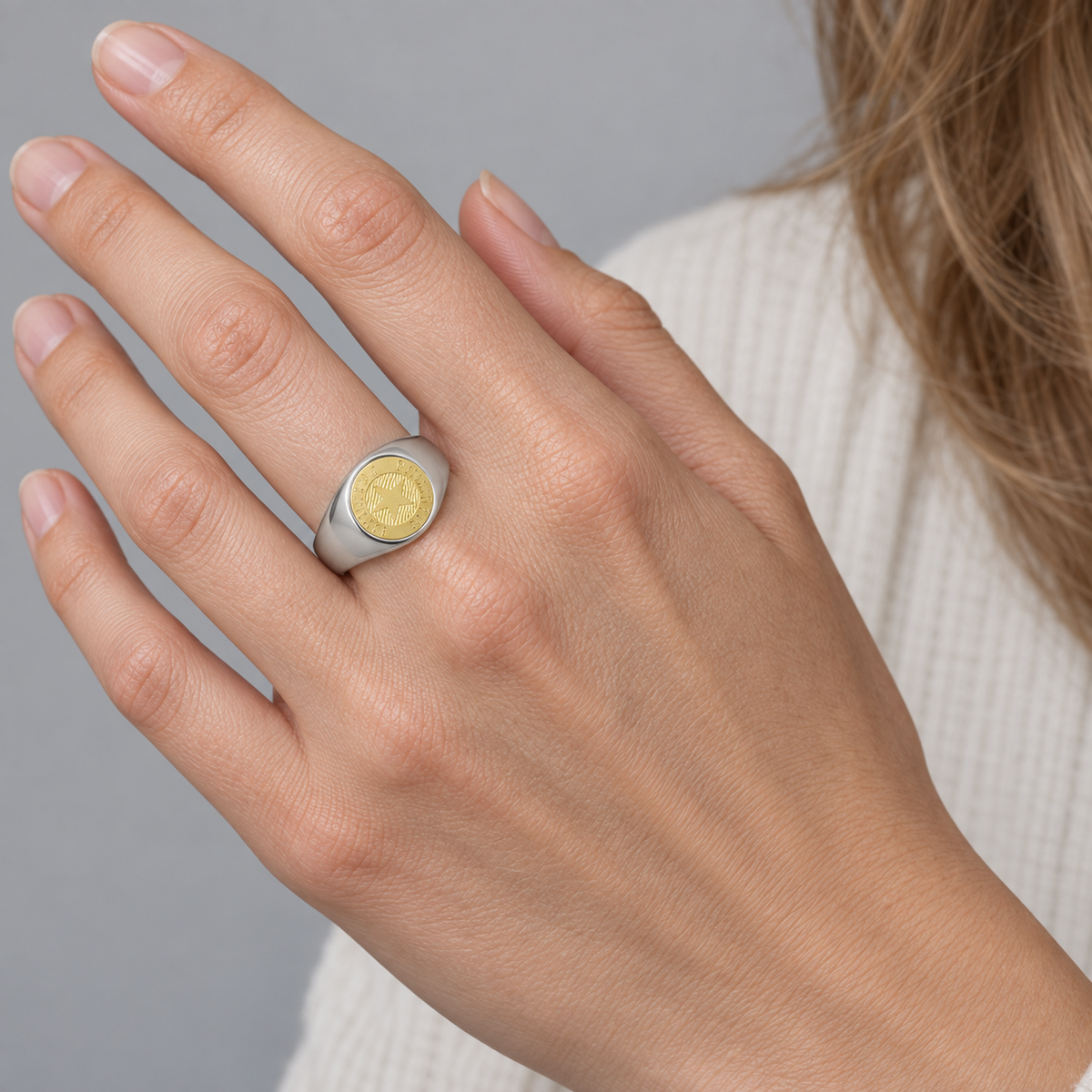 Model wearing the Lesunja Zurich Movie Star Silver Ring
