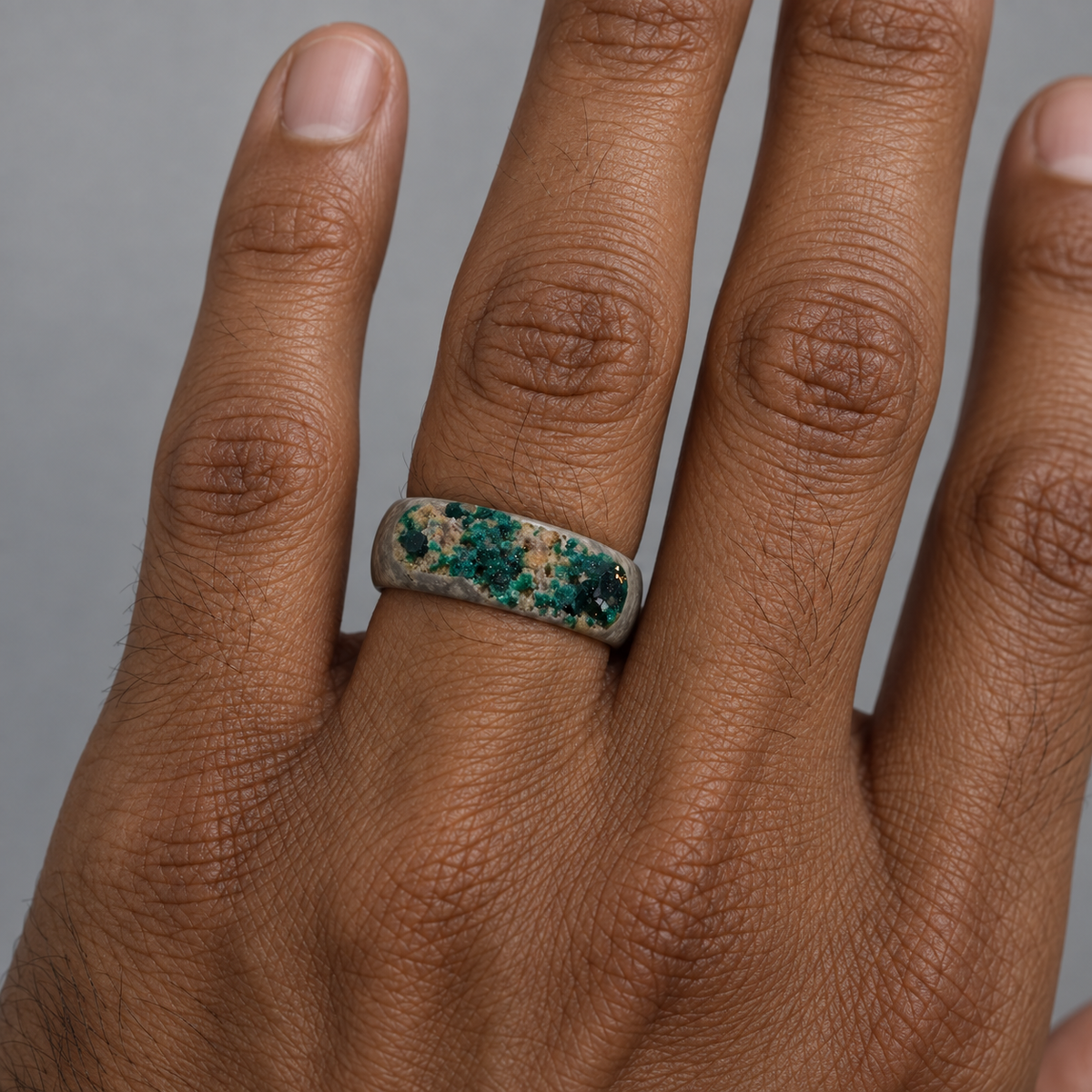 Model wearing the Lesunja Green Diopsit Ring