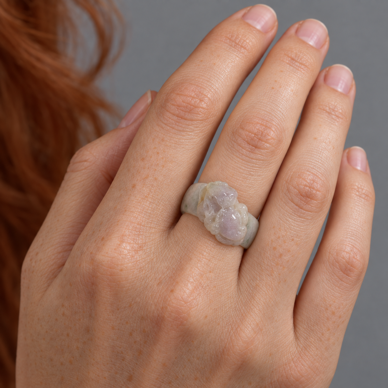 Model wearing the Lesunja Little Frogs Jade Ring