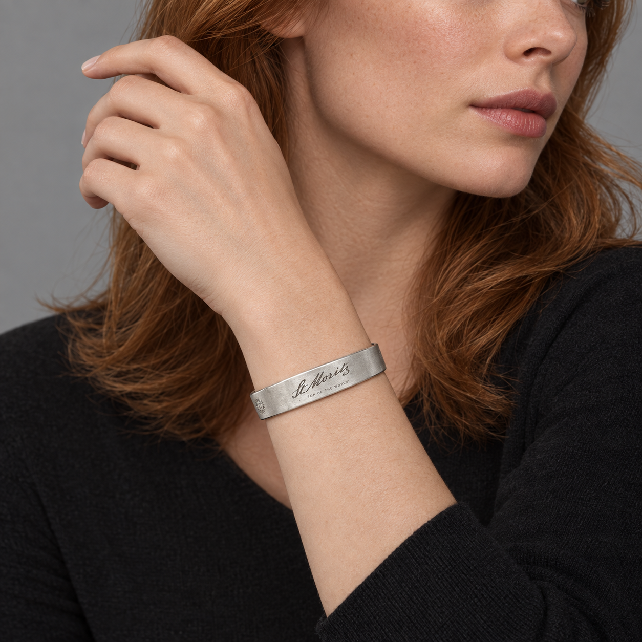 Model wearing the Lesunja St. Moritz Sun Bangle
