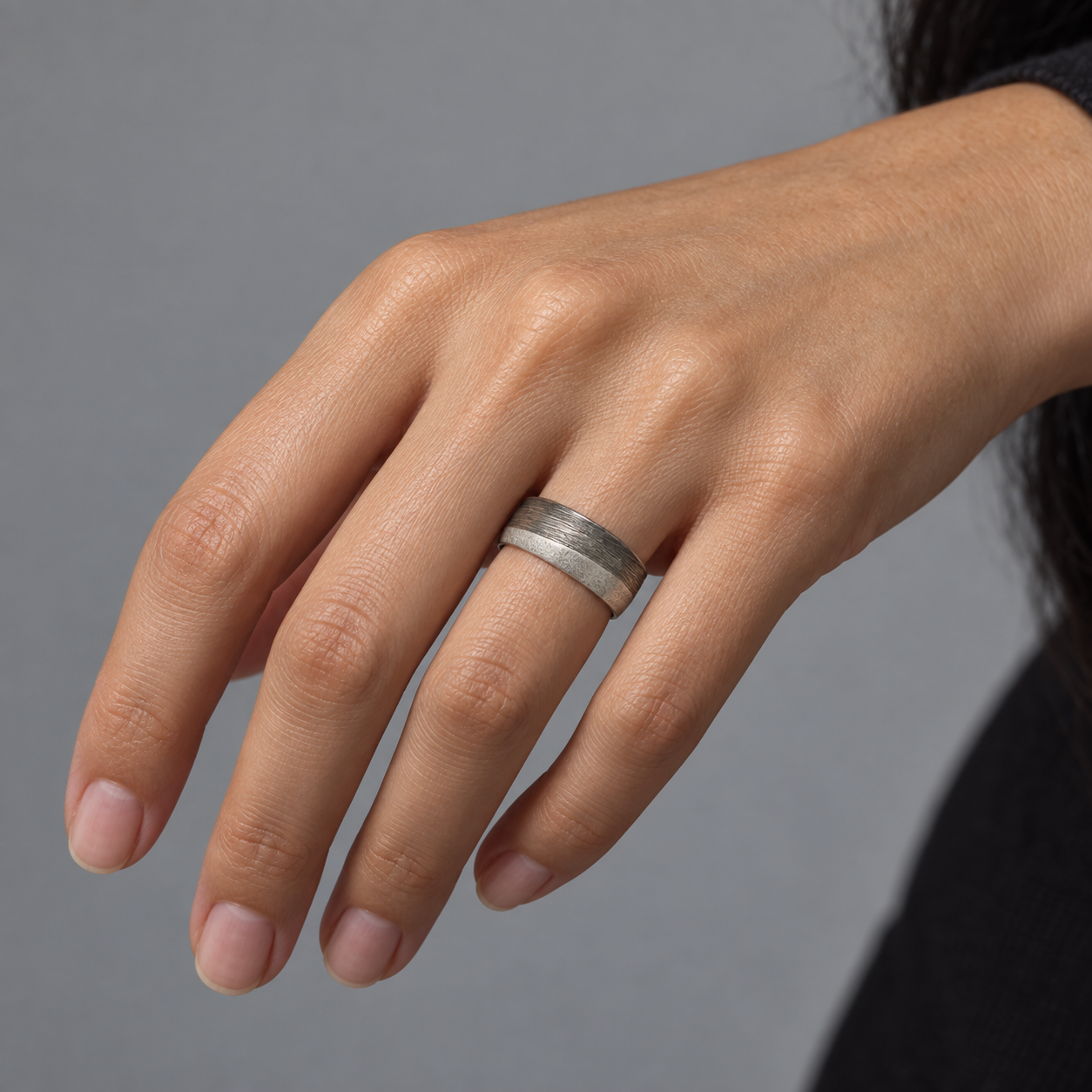 Model wearing the Lesunja Ring Silver Wave Structure