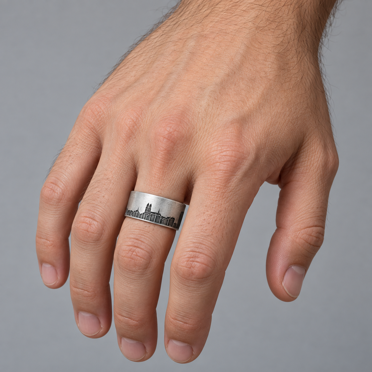 Model wearing the Lesunja Skyline Zurich Silver Ring