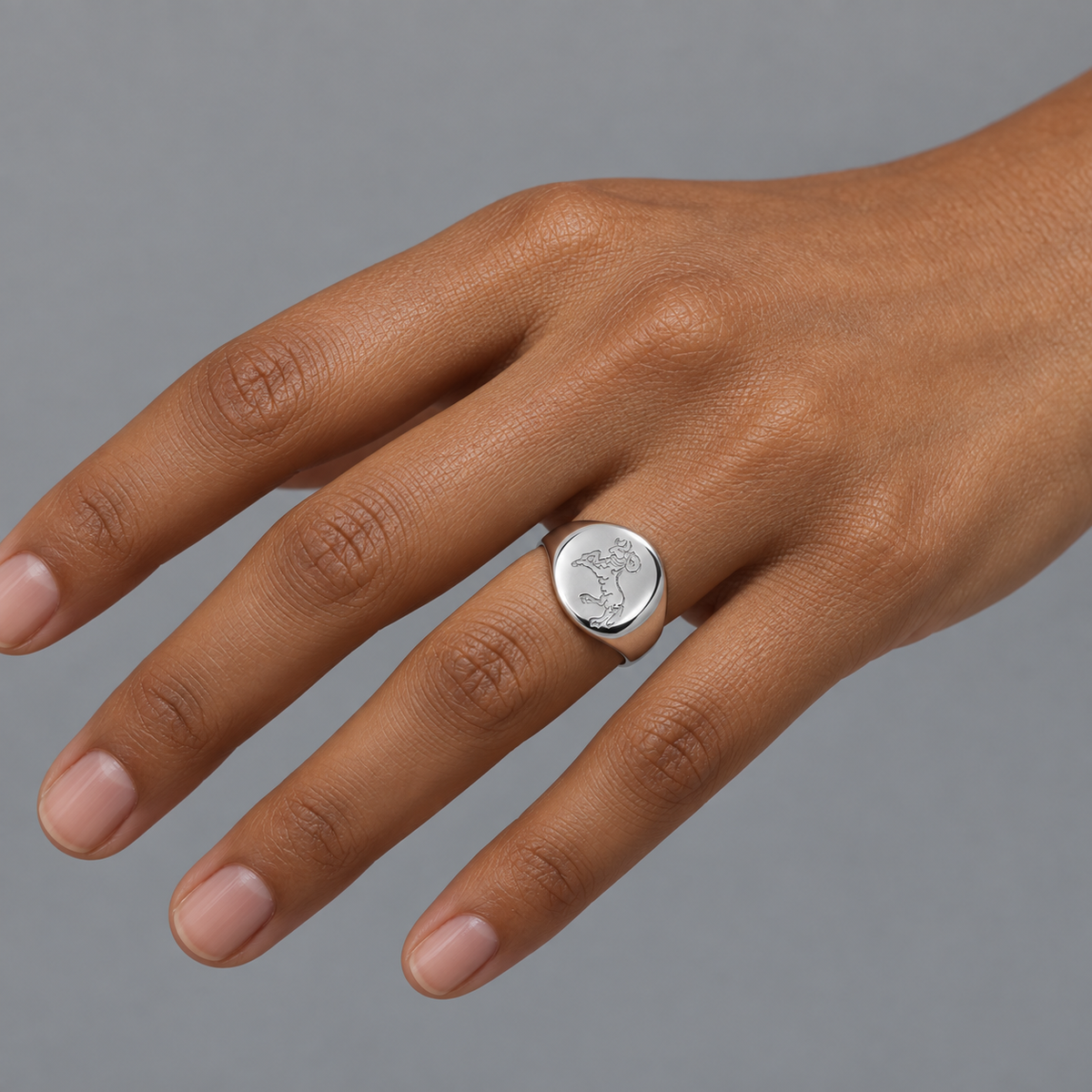 Model wearing the Lesunja Zodiac Aries Silver Ring