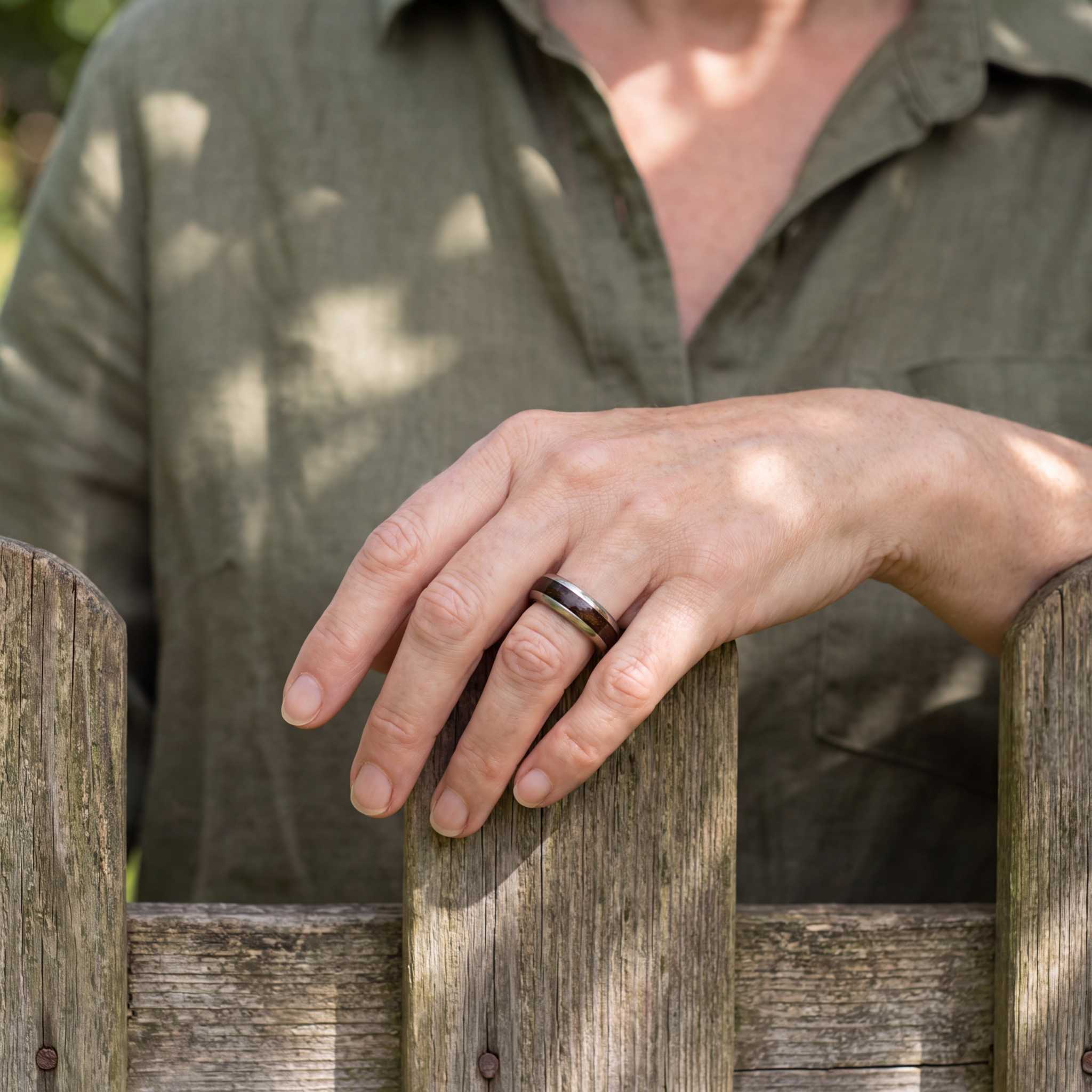 Model wearing the Lesunja Union Of Nature Silver Ring