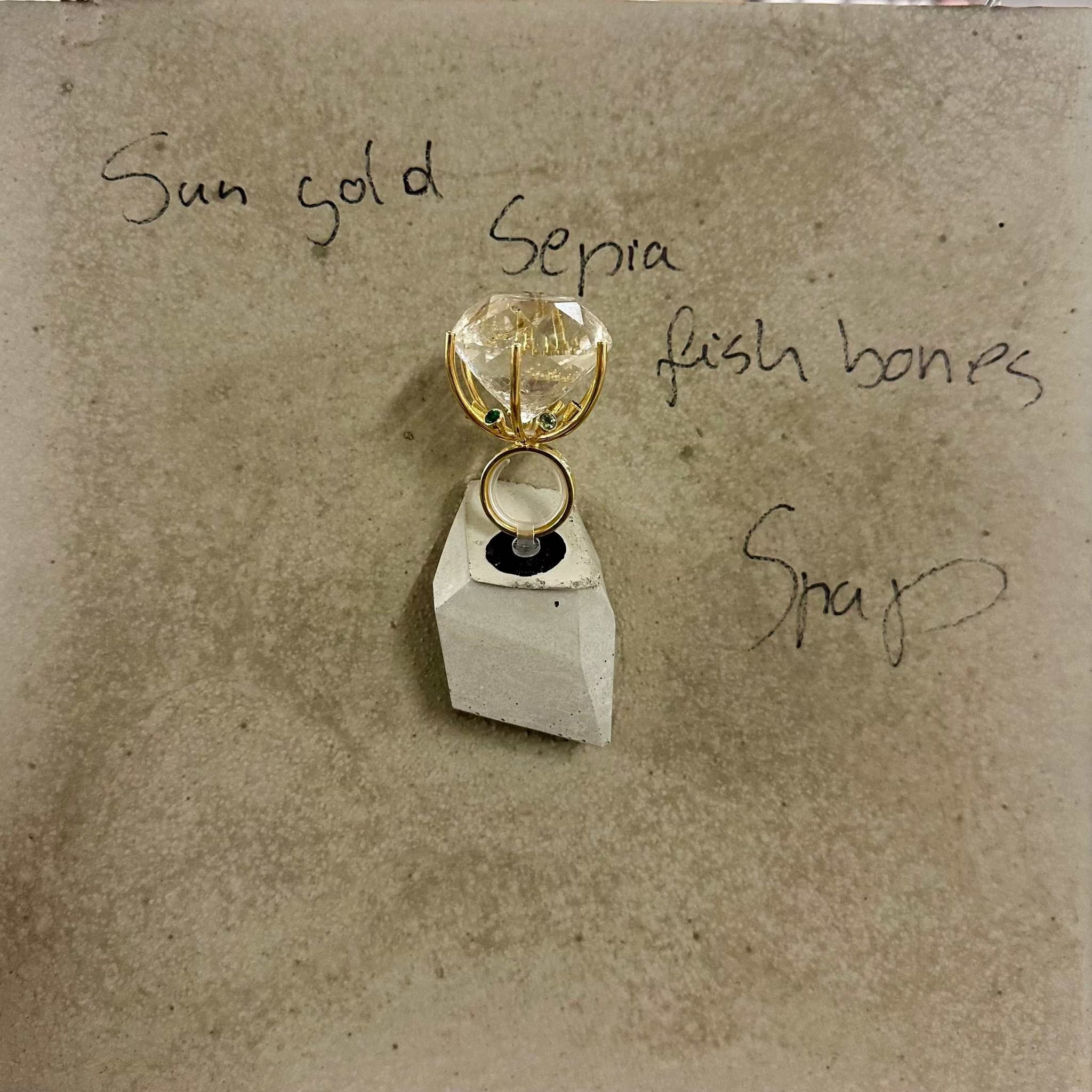 Lesunja Rock Crystal Miracle Of The Seas Yellow Gold Ring, detail view, Lesunja atelier Zurich