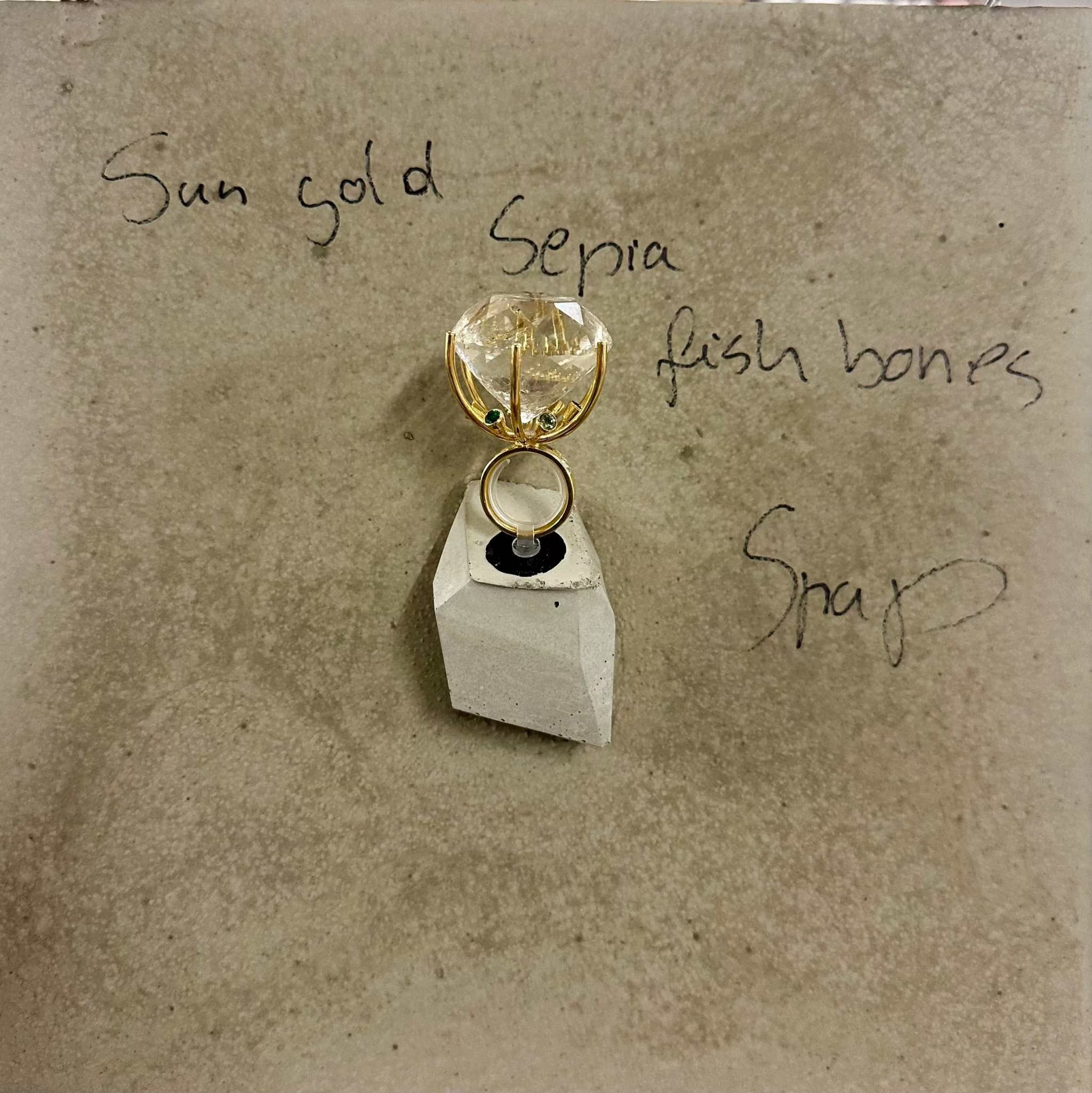 Lesunja Rock Crystal Miracle Of The Seas Yellow Gold Ring, detail view, Lesunja atelier Zurich