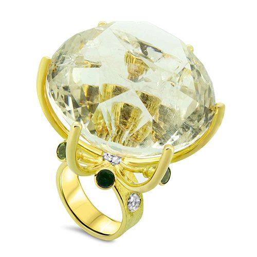 Lesunja Rock Crystal Miracle Of The Seas Yellow Gold Ring, detail view, Lesunja atelier Zurich