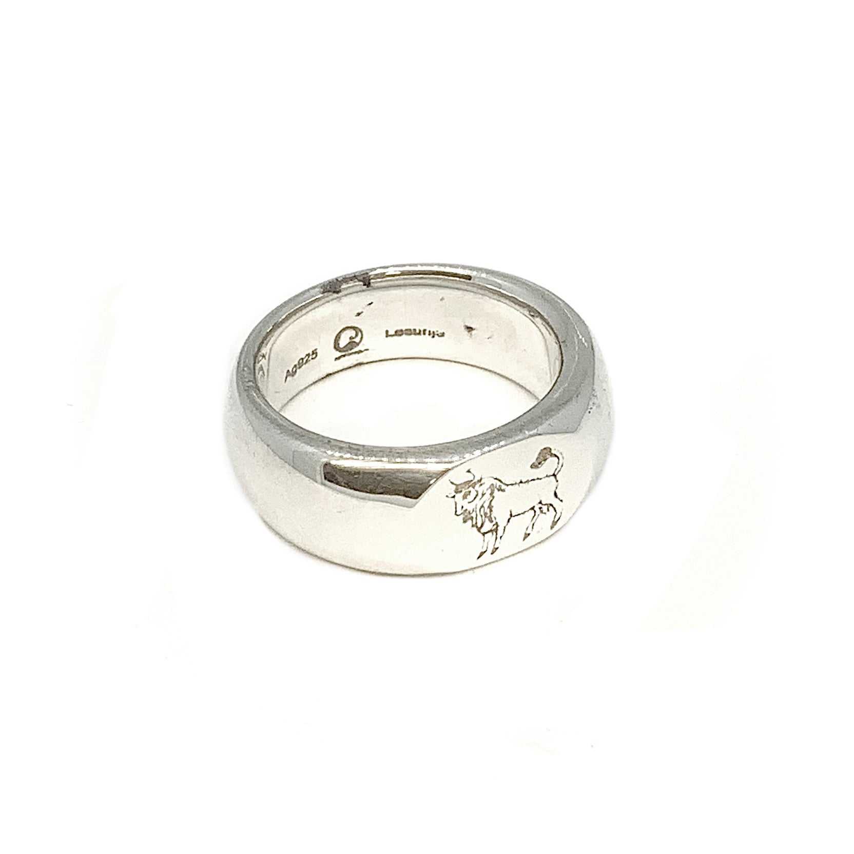 Lesunja Zodiac Taurus Silver Ring, detail view, Lesunja atelier Zurich