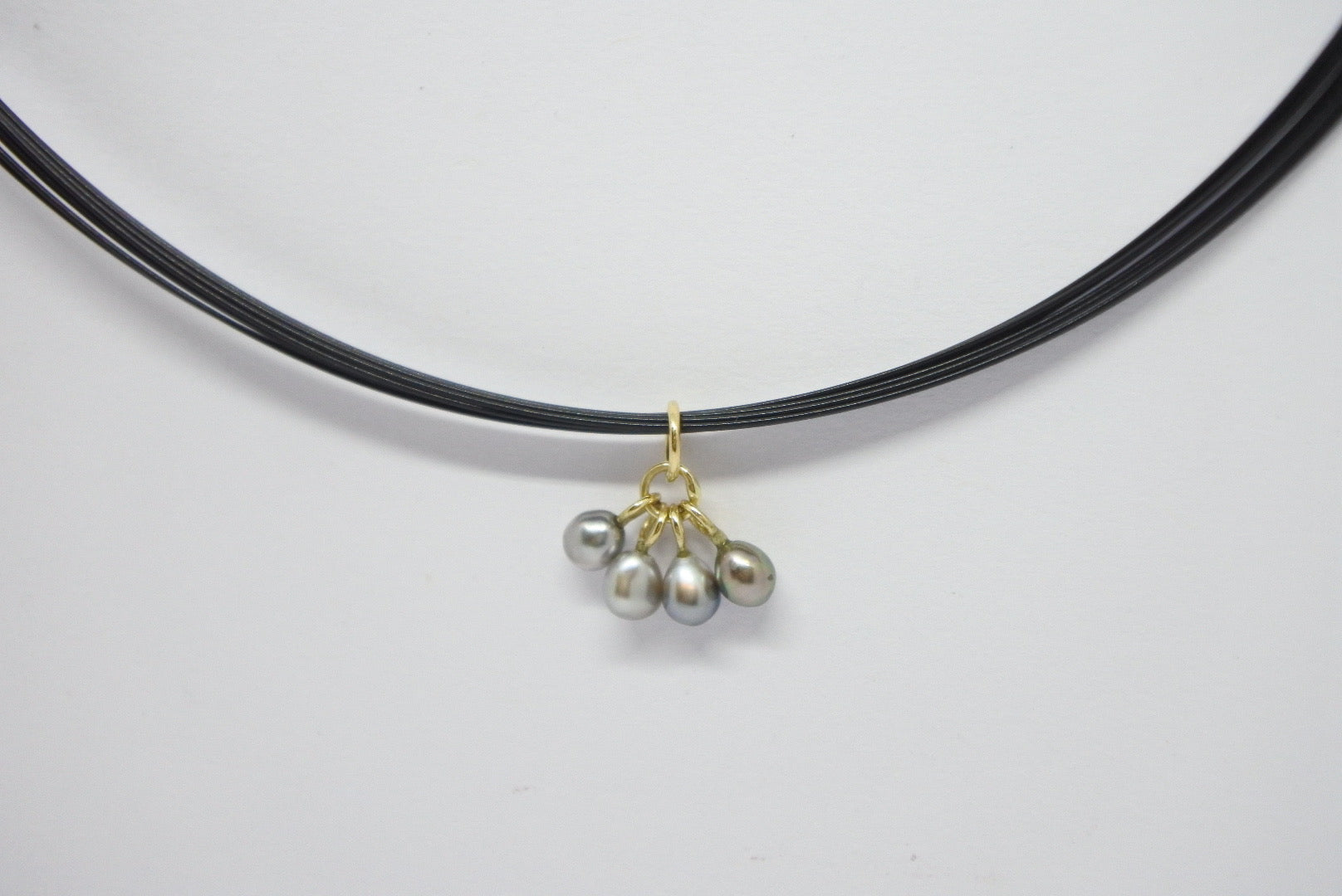 Lesunja Black Necklace Tahitian Perls Yellow Gold