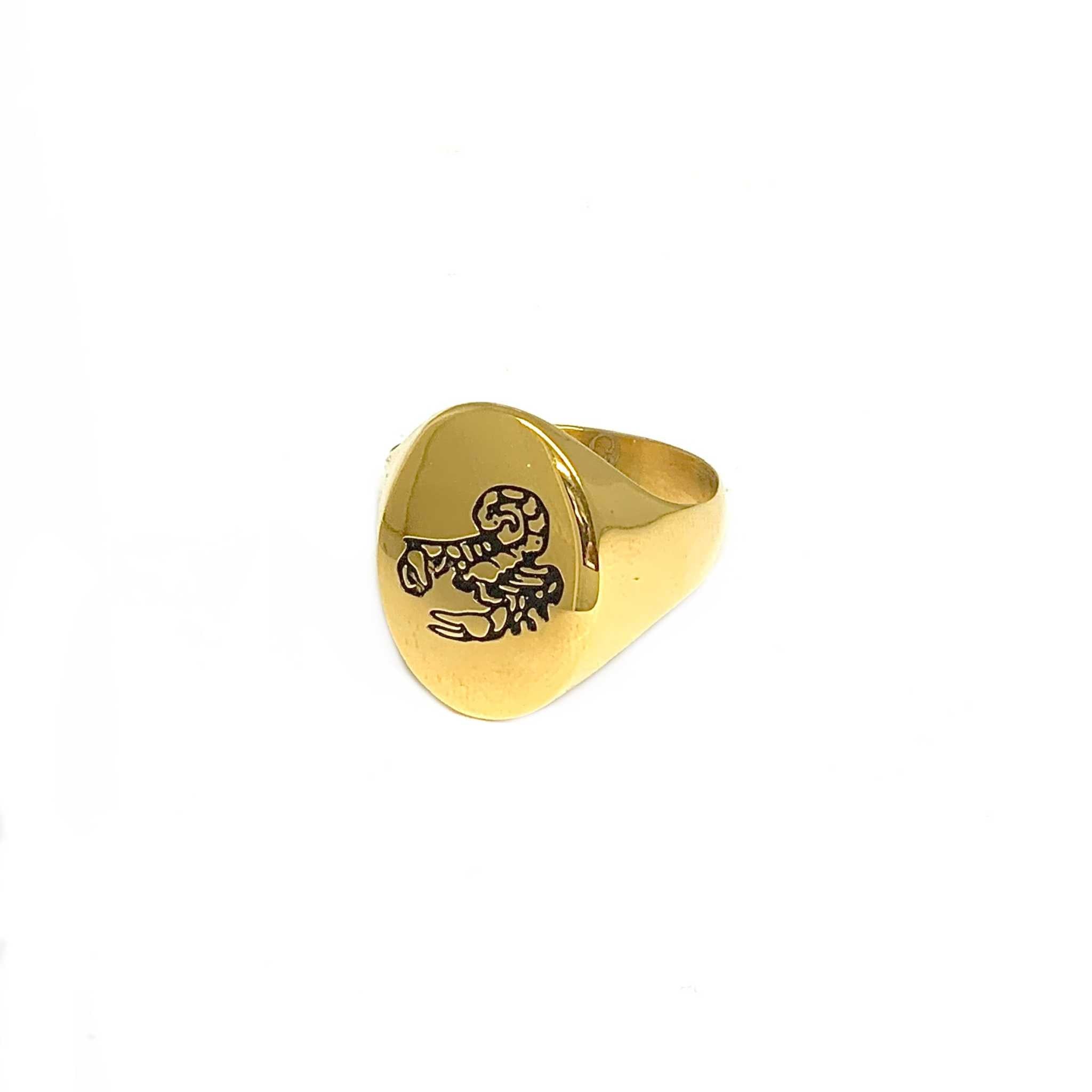 Lesunja Zodiac Steel Scorpio Yellow Gold Plated Ring, detail view, Lesunja atelier Zurich