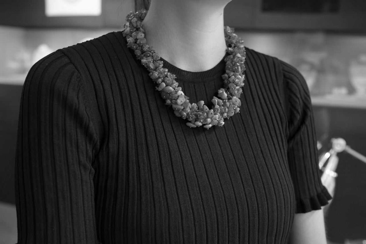 Lesunja Sunshine Amber Silver Necklace, detail view, Lesunja atelier Zurich