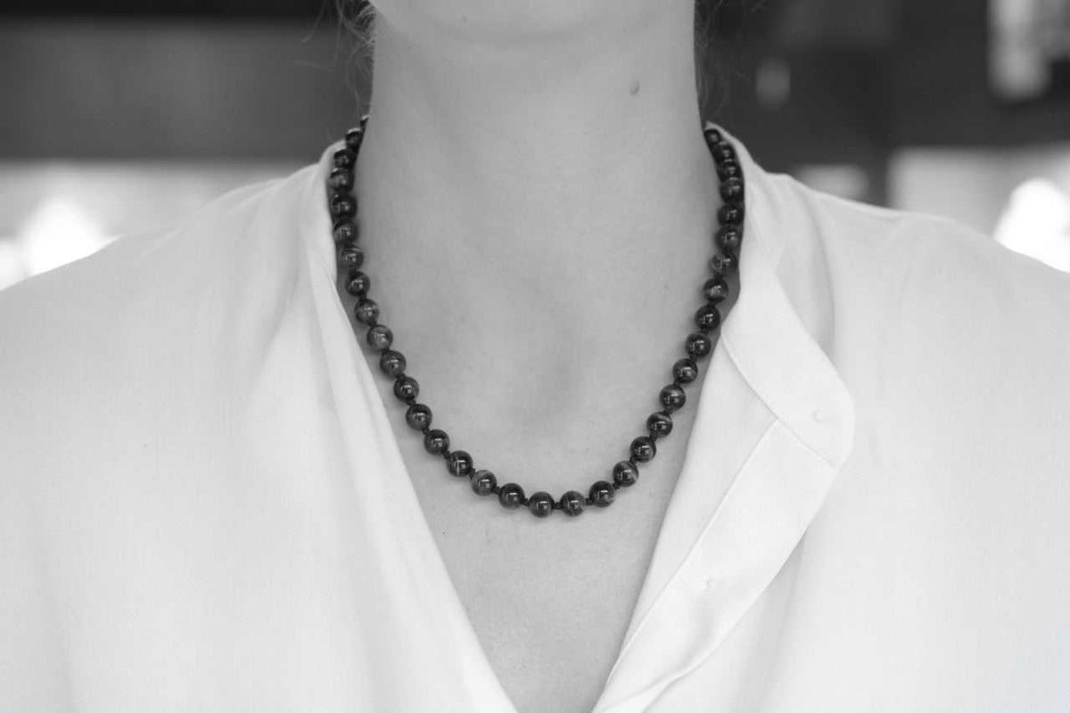 Lesunja Tiger Eyes Necklace, detail view, Lesunja atelier Zurich